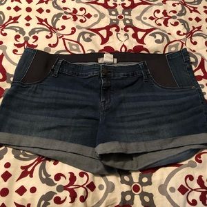 Maternity shorts